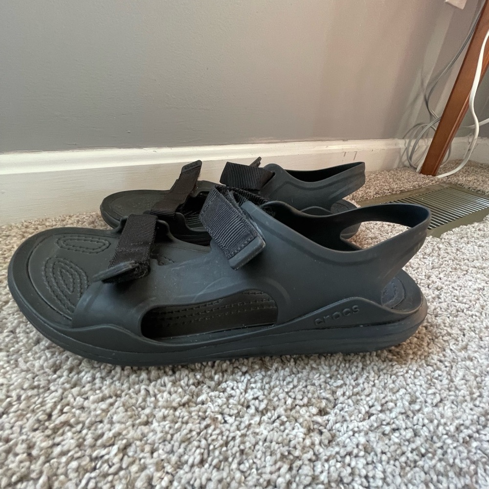 Women’s Crocs Black Swiftwater Expedition Sandals Size 10